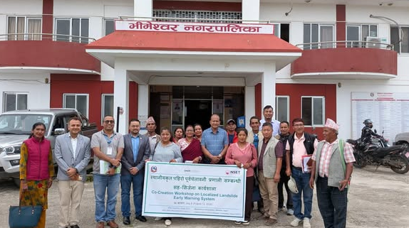 𝐂𝐨-𝐜𝐫𝐞𝐚𝐭𝐢𝐧𝐠 𝐚 𝐂𝐨𝐦𝐦𝐮𝐧𝐢𝐭𝐲-𝐋𝐞𝐝 𝐋𝐚𝐧𝐝𝐬𝐥𝐢𝐝𝐞 𝐄𝐚𝐫𝐥𝐲 𝐖𝐚𝐫𝐧𝐢𝐧𝐠 𝐒𝐲𝐬𝐭𝐞𝐦 𝐢𝐧 𝐁𝐡𝐢𝐦𝐞𝐬𝐡𝐰𝐨𝐫 𝐌𝐮𝐧𝐢𝐜𝐢𝐩𝐚𝐥𝐢𝐭𝐲